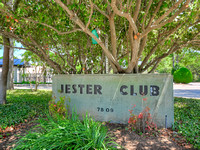 001_023_Jester Club